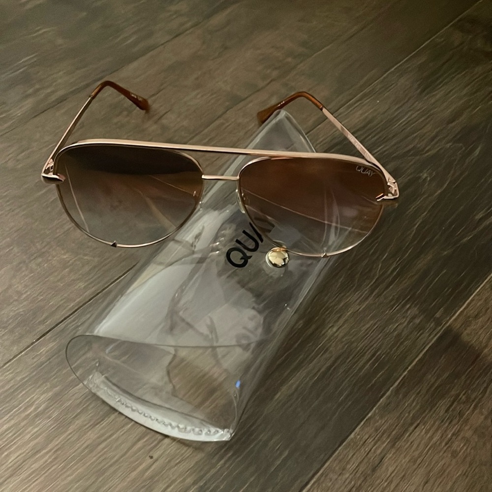 Quay gold lenses